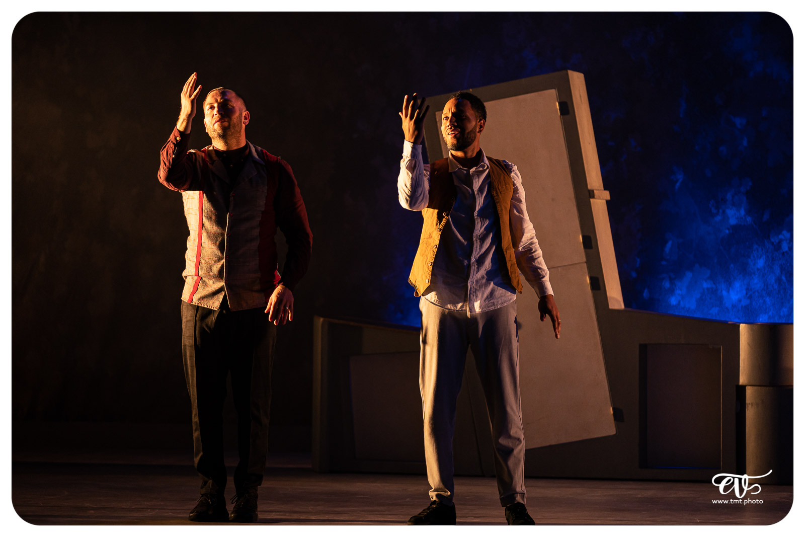 SUR LE FIL (CIE PYRAMID)